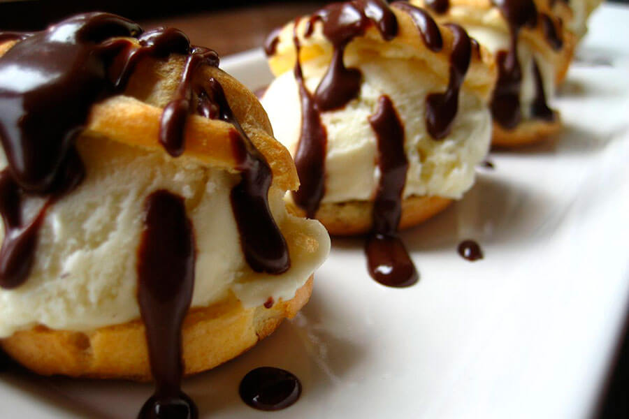 Profiteroles Sorvete